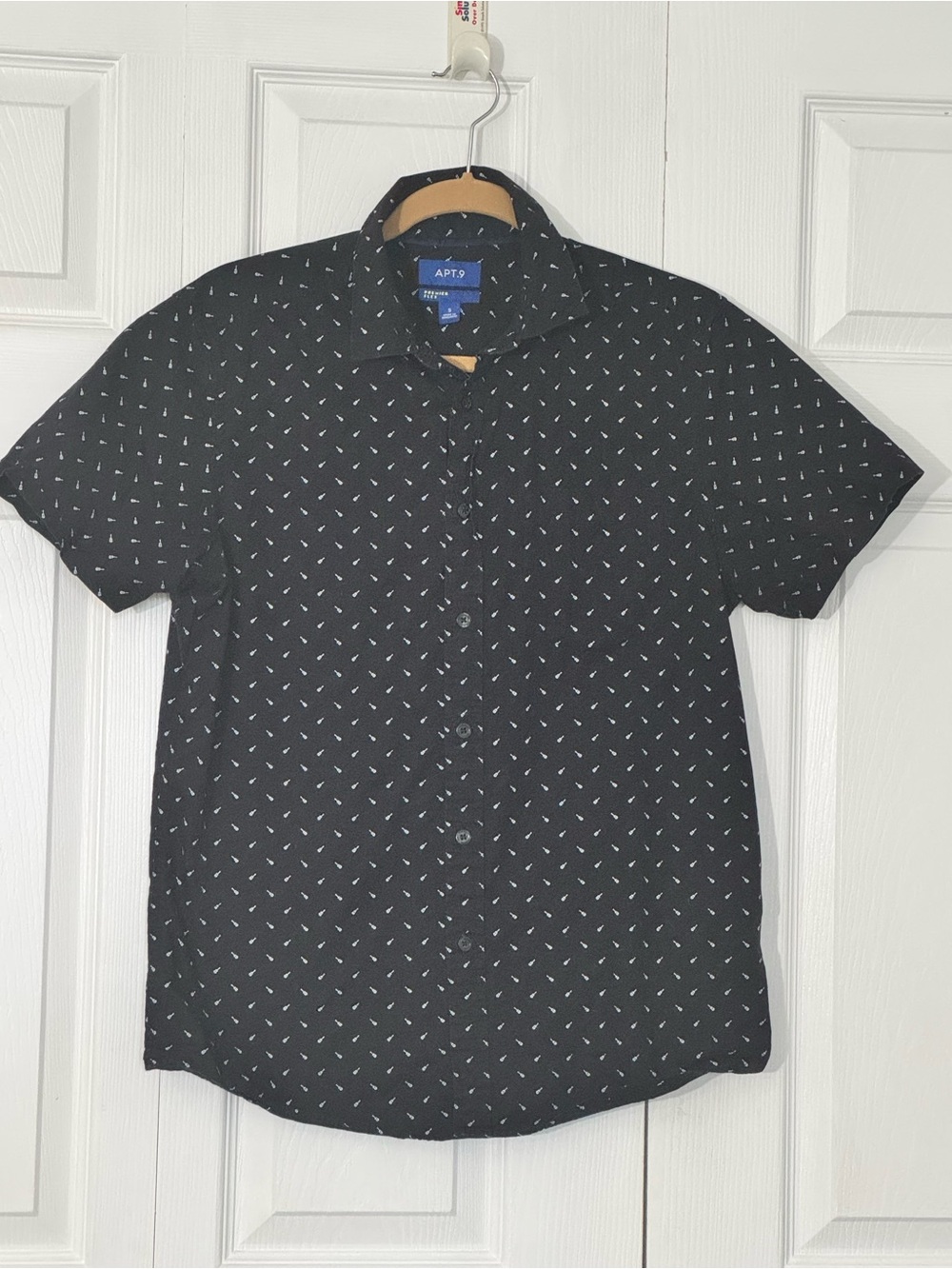 Apt. 9 Black Short-Sleeve Button-Down Shirt with White Micro Guitar Print Size S